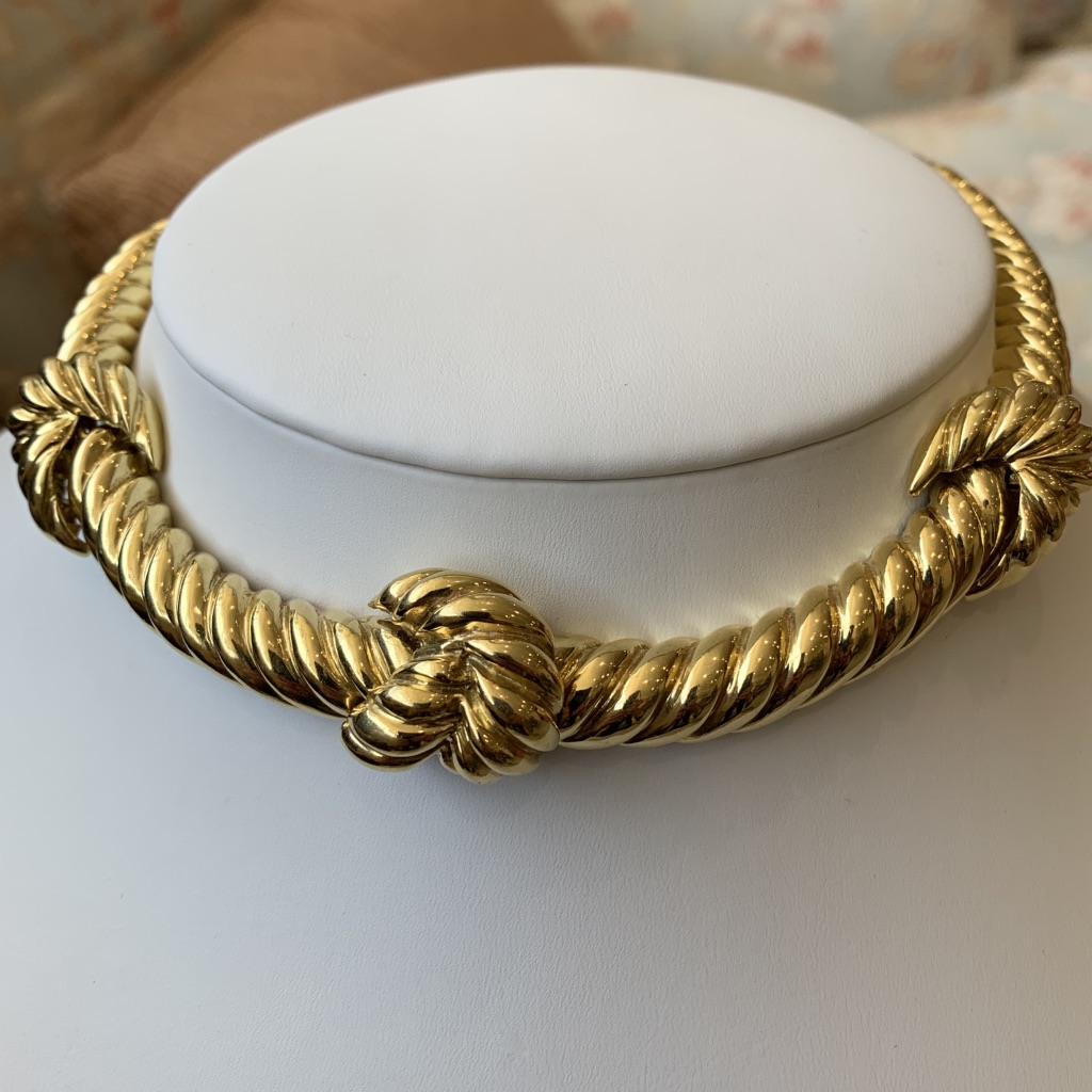 David Webb 18 Karat Yellow Gold Knot Necklace