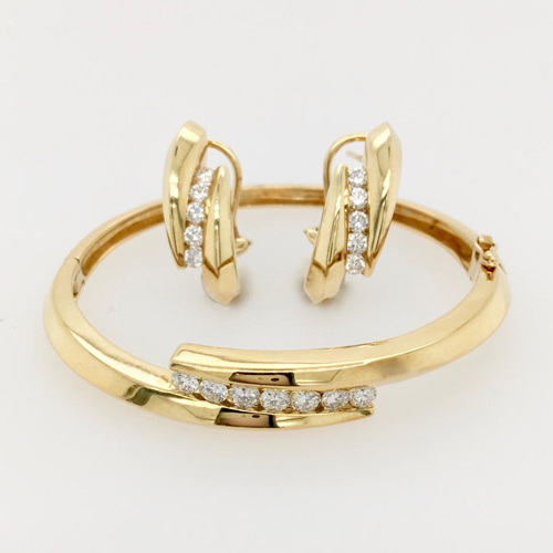 18 Karat Yellow Gold and Diamond Bracelet and Earring Set