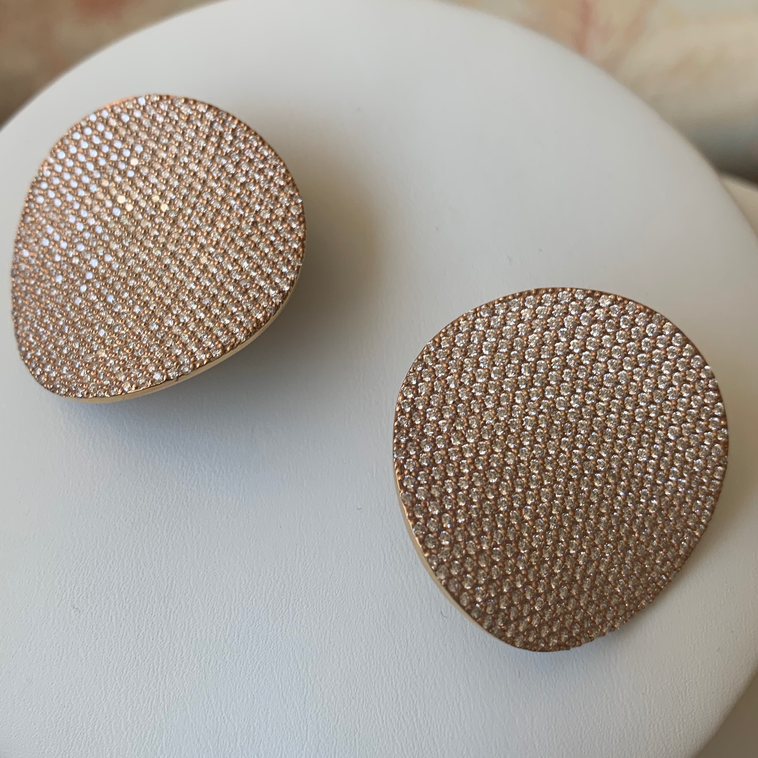 A pair of earrings sitting on top of a table.