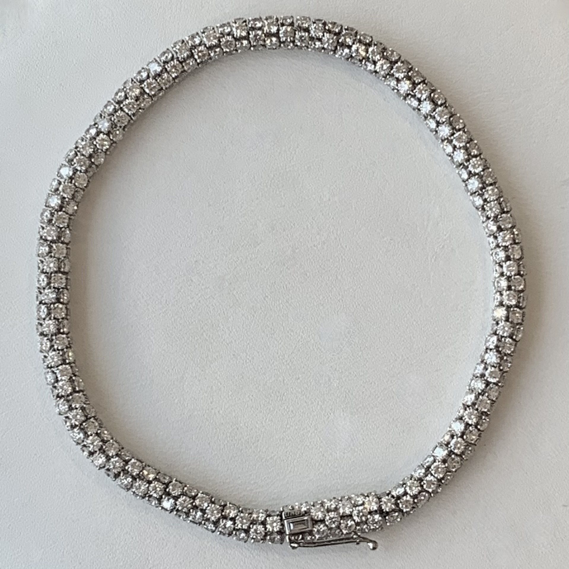 A white background with a necklace of diamonds.