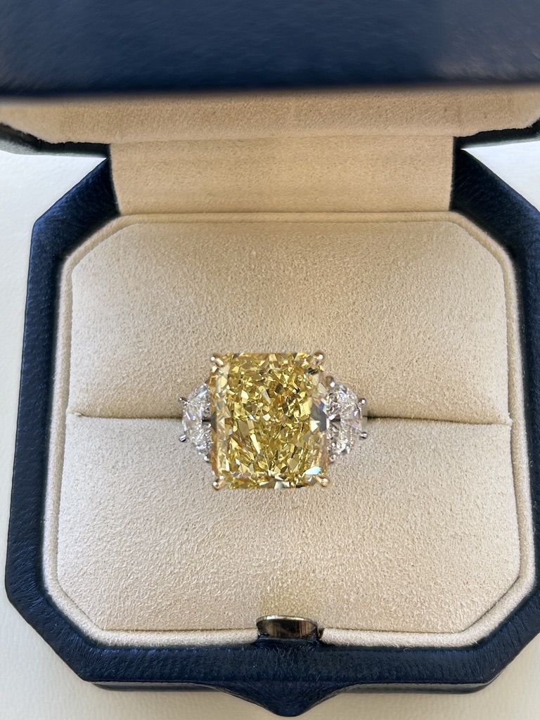 A Fancy Intense Yellow Diamond Ring - Image 4