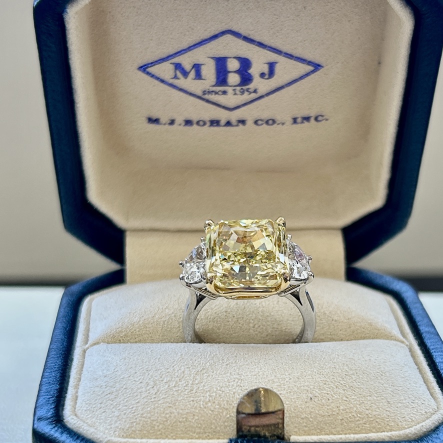 A Fancy Intense Yellow Diamond Ring - Image 3
