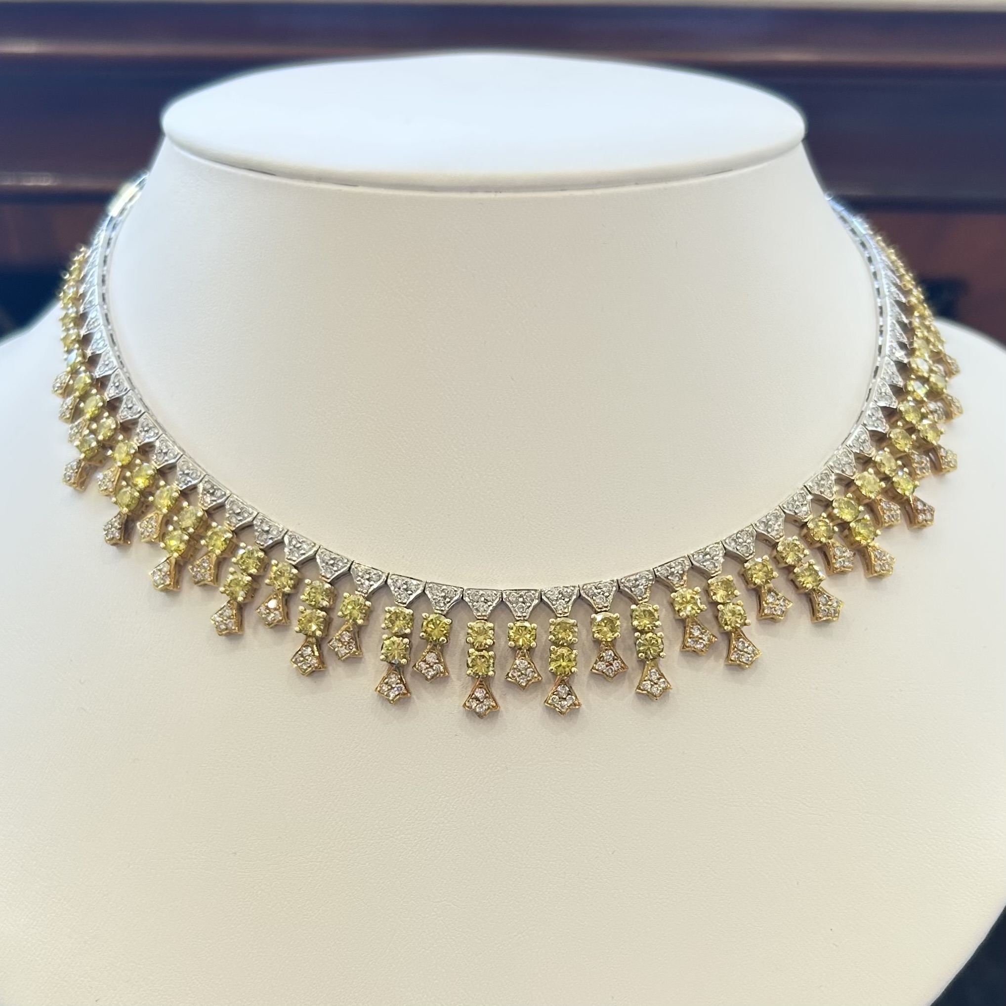 An 18 Karat Gold Fancy Yellow and White Diamond Fringe Necklace - Image 4